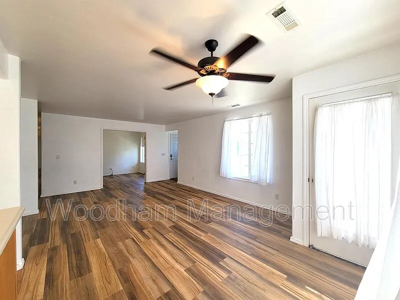 3 bed, 2.0 bath, 1300 sqft, $2,200 — Photo 3