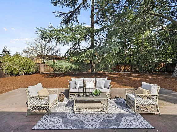 5th image of 3507 Laguna Ave