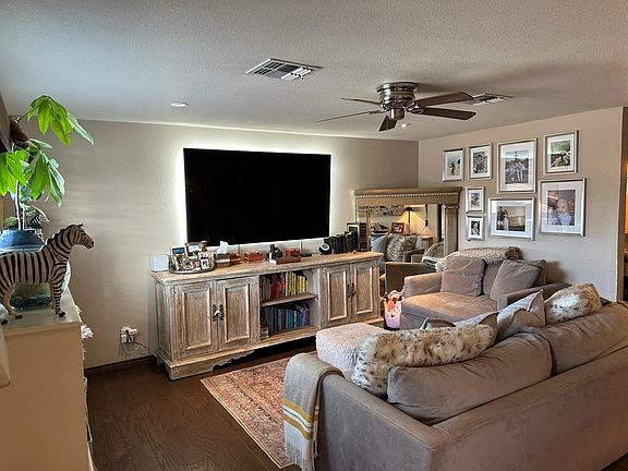 2nd image of 3215 E Sunnyside Ln