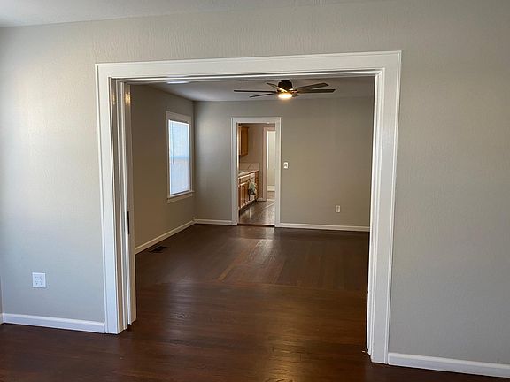 5th image of 208 N 2nd Ave