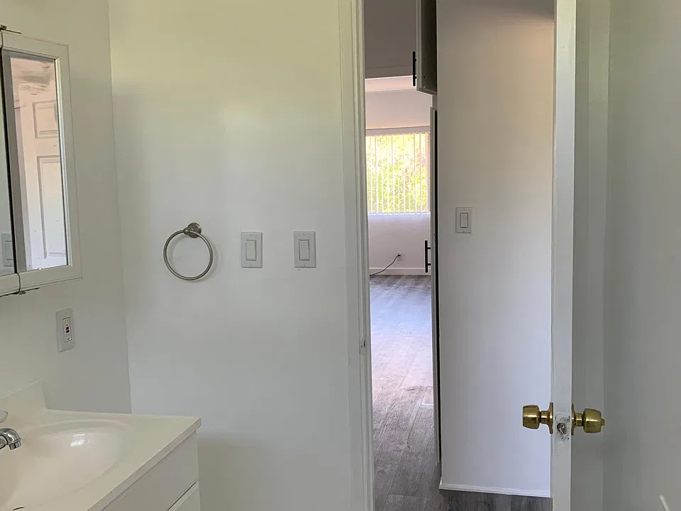 1315 Bates Ave #6