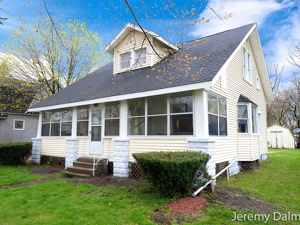 1st image of 122 W 1st St