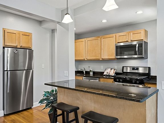 4th image of 55 Magazine St APT 21
