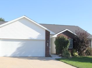 702 Willow Ct, Solon, IA 52333