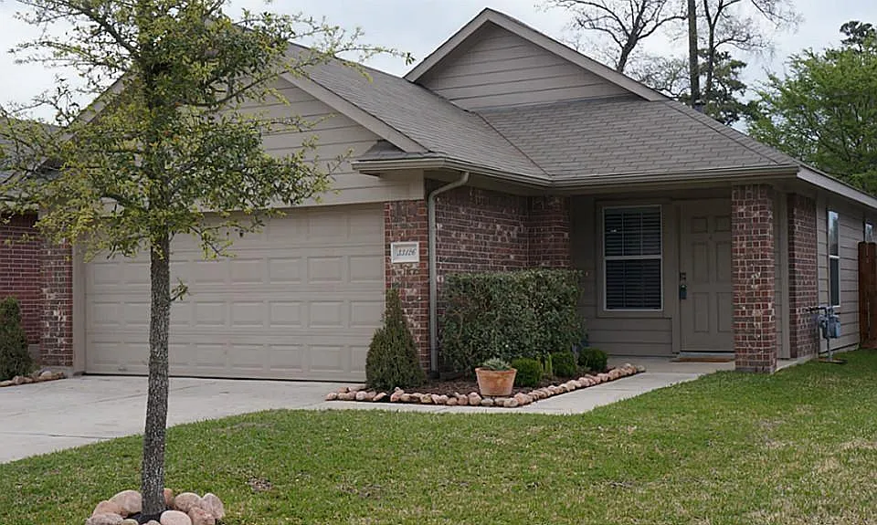 33126 Cottonwood Bnd