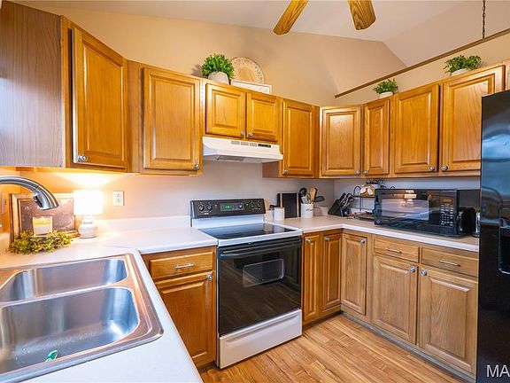 5th image of 2206 Martina Dr