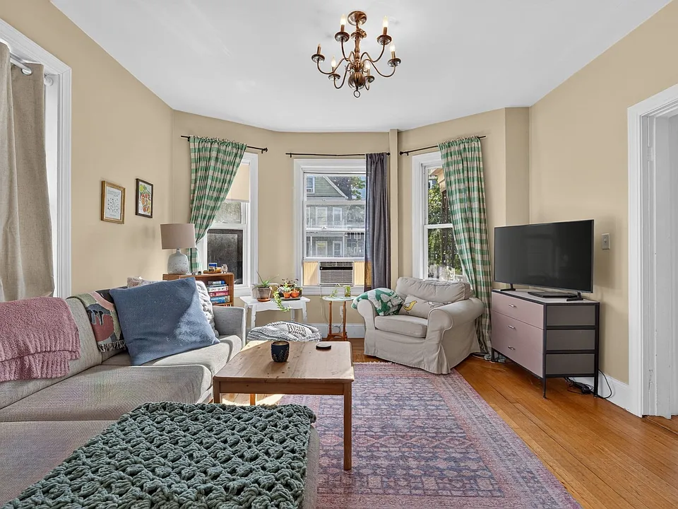 319 Highland Ave #1
