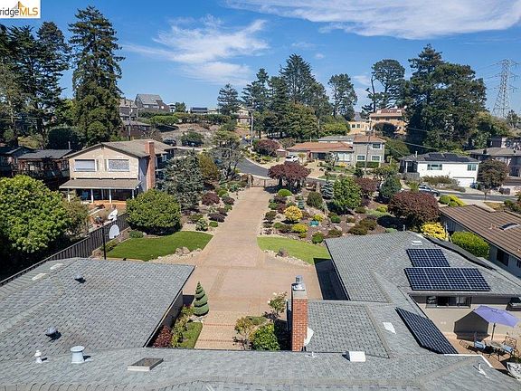 4th image of 8765 Terrace Dr
