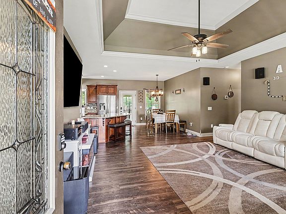 3rd image of 210 Brynlee Ct