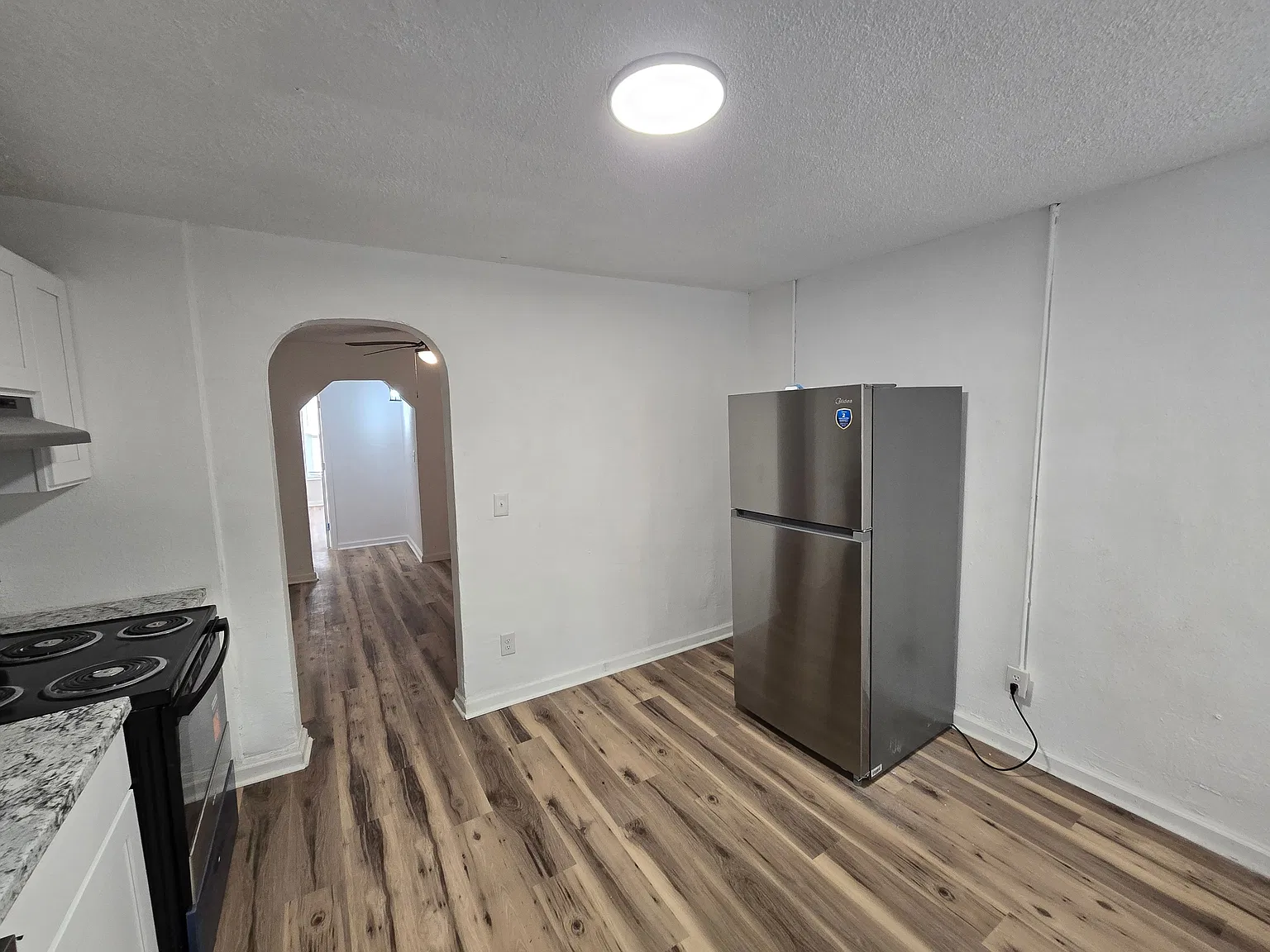 3 bed, 2.0 bath, 1100 sqft, $1,600 — Photo 3