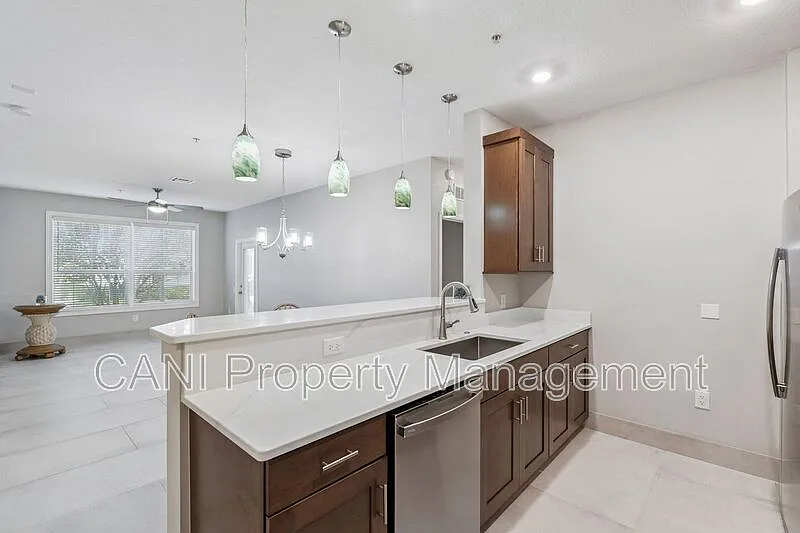 3 bed, 2.0 bath, 1412 sqft, $2,000 — Photo 4