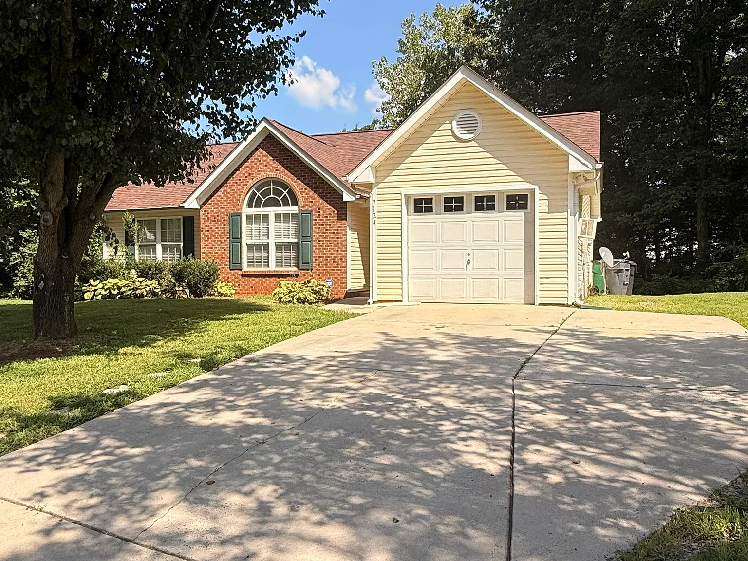 3 bed, 1217 sqft, $2,200 — Photo 2