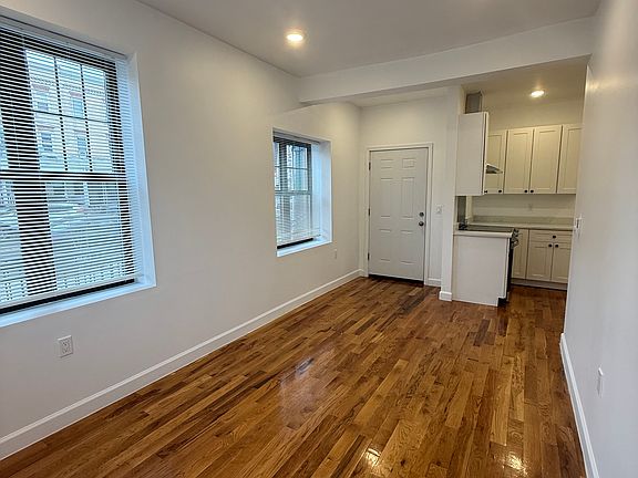 5th image of 732 W Tilghman St #1