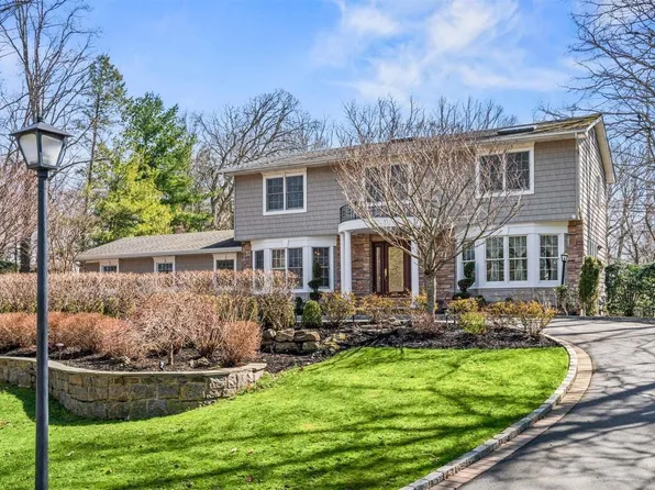 42 Wagon Wheel Lane, Dix Hills, NY 11746