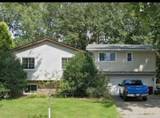504 Crestview Dr S, Maplewood, MN 55119