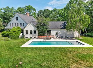 17 Oak Meadow Ln, Bellport, NY 11713
