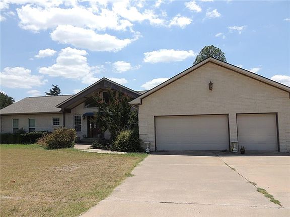 2nd image of 32 Randell Terrace Dr