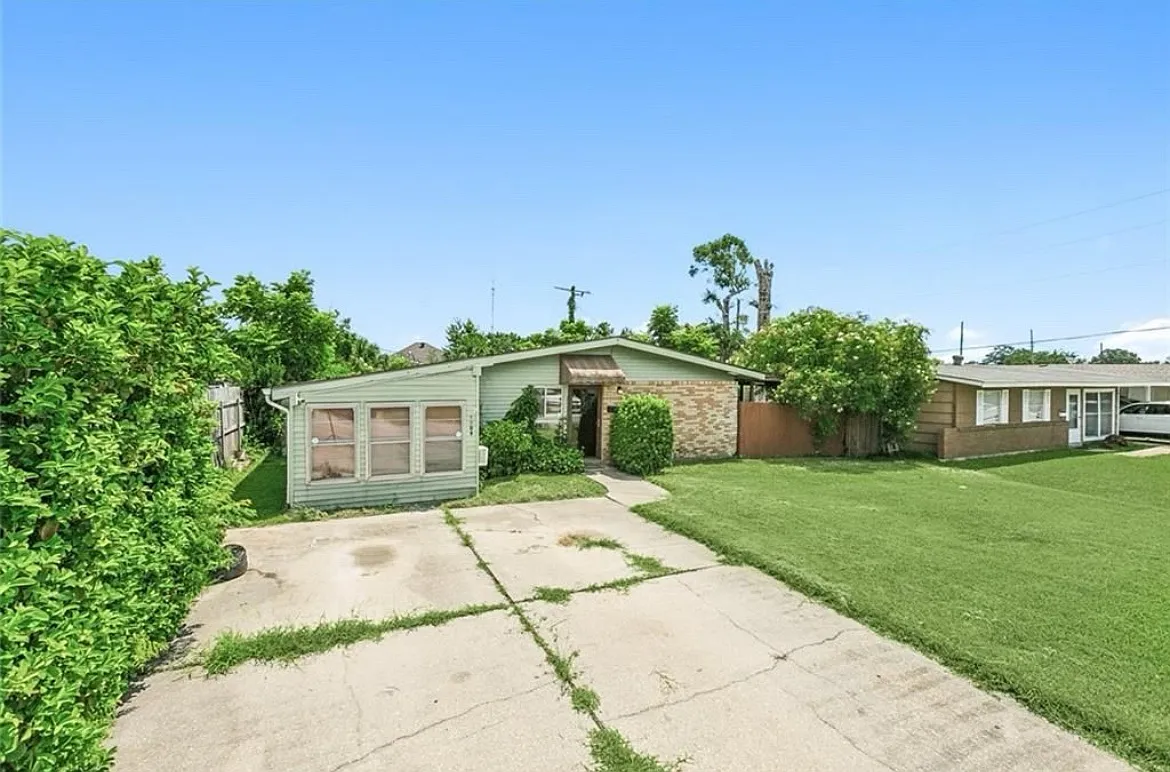 4 bed, 1927 sqft, $1,900 — Photo 1