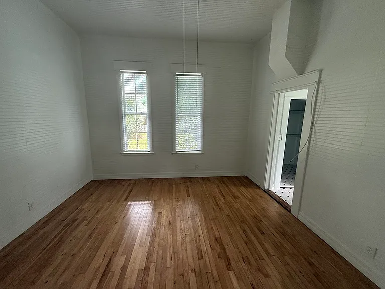 PRIMARY BEDROOM W/ PRIV. SHOWER + WALK-IN CLOSET