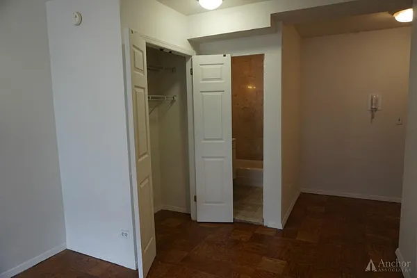 Rented by Anchor Associates | media 9