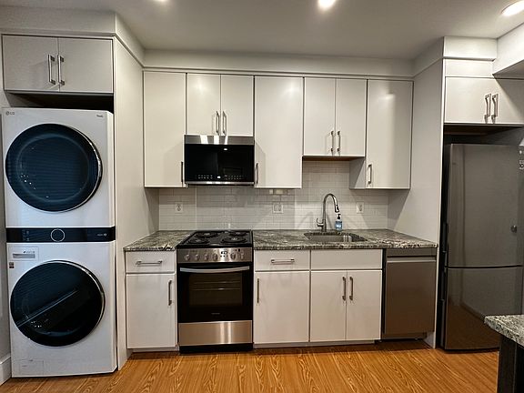 2nd image of 922 N Cleveland St Unit B