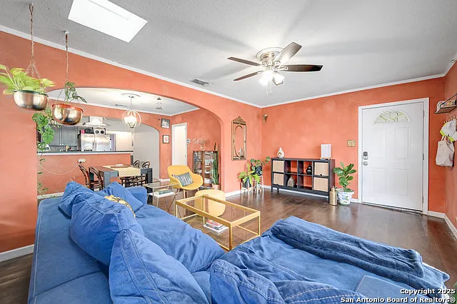 2231 W Woodlawn Ave — Photo 9