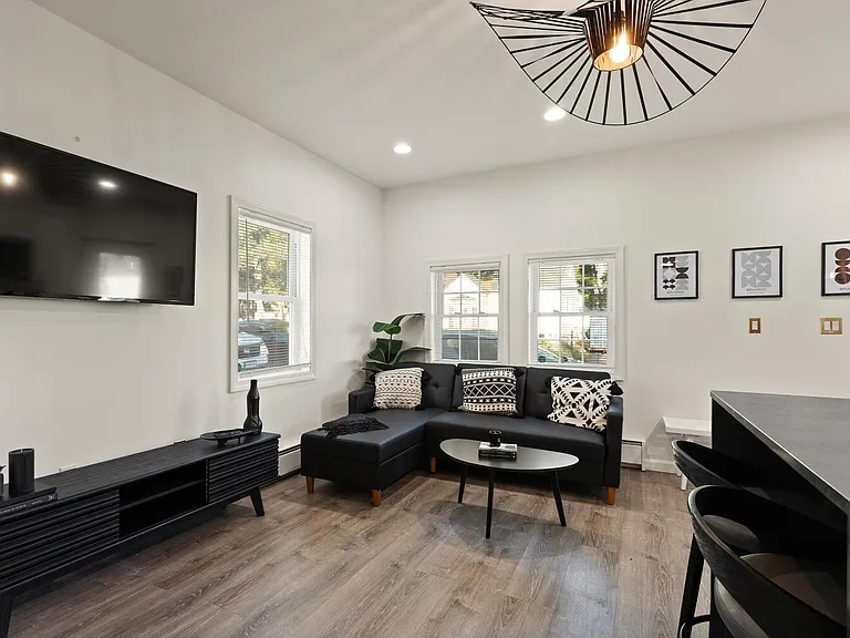 170 Myrtle St — Photo 4