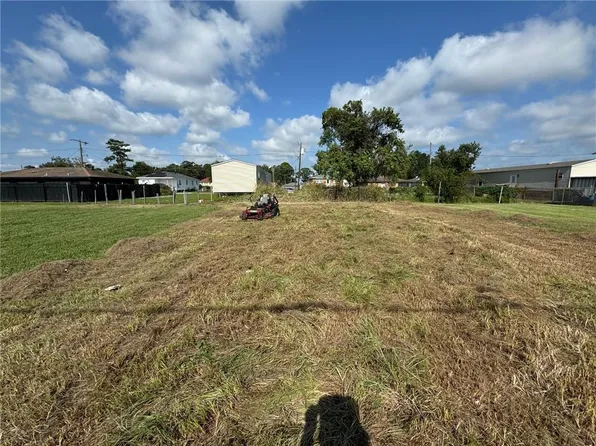 2112 Caluda Ln, Violet, LA 70092