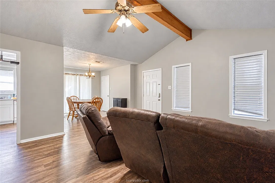 3 bed, 1098 sqft, $1,400 — Photo 4