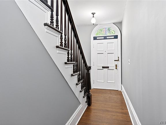 5th image of 160 Mariner St