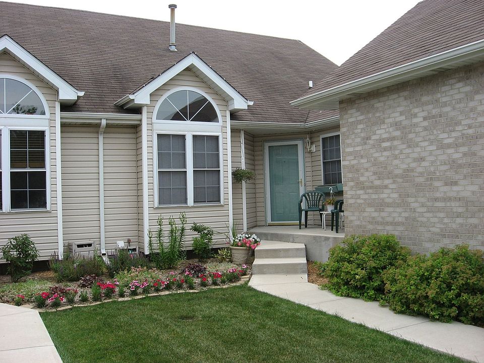 Beautiful Garden Entry