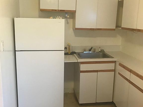 4th image of 23-59 White Oak Ct