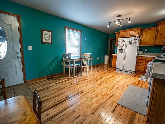 4th image of 228 Patrician Dr