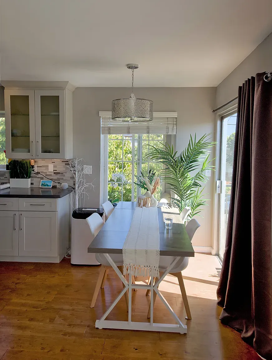 2 bed, 880 sqft, $3,950 — Photo 2