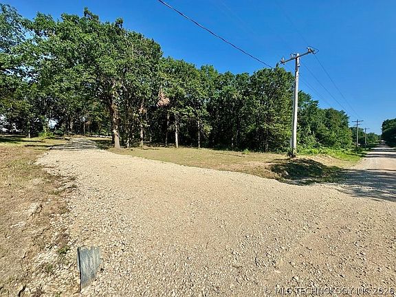4th image of 2142 Edge Rd