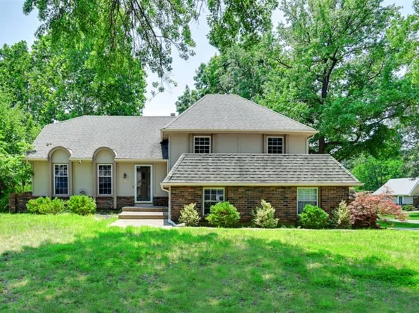 9217 Kessler Ln, Overland Park, KS 66212