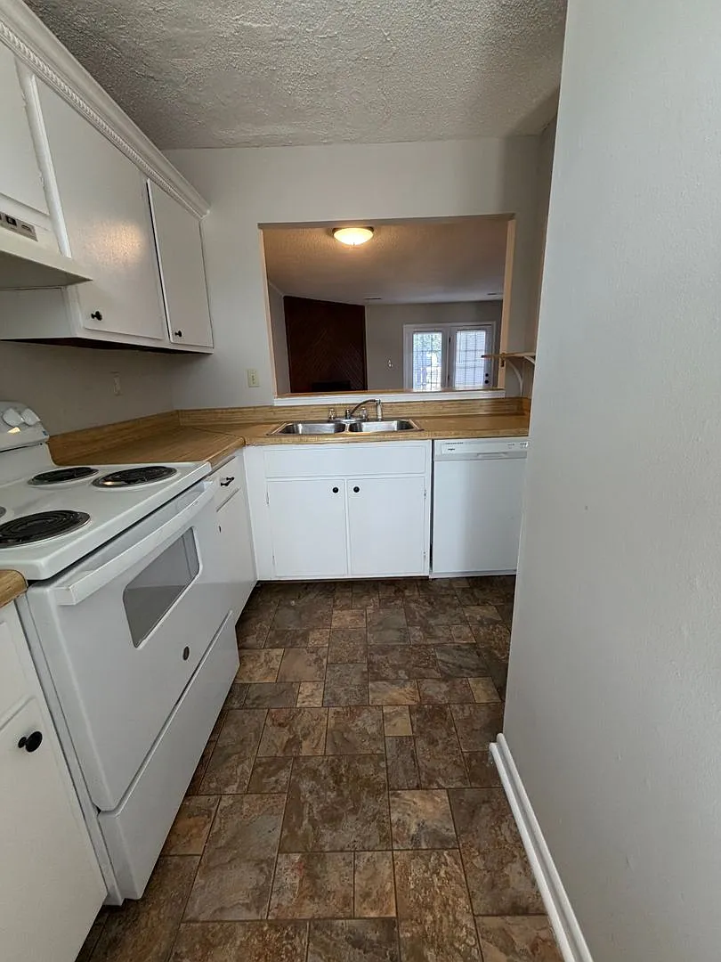 City Living Made Easy! Available Now! — Photo 3