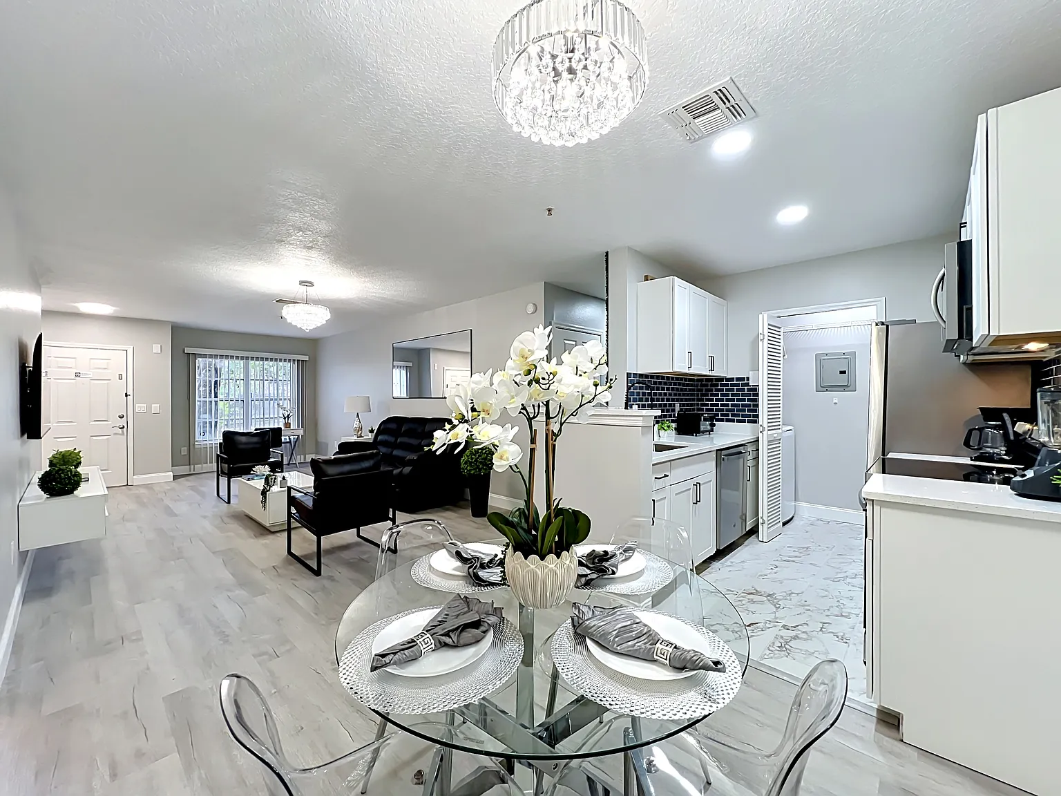 2 bed, 996 sqft, $3,000 — Photo 3