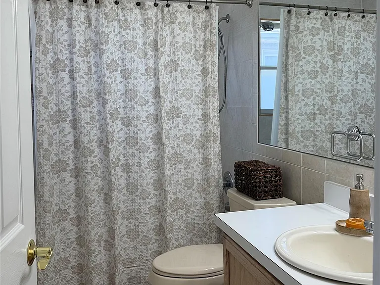 227 W Pine St — Photo 23