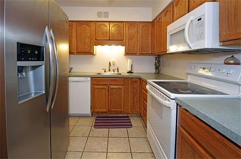 5th image of 2543 W Village Dr