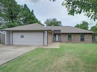 1307 Linda Ct, Cleburne, TX 76033