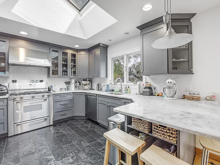 45 Lenox Ave — Photo 8