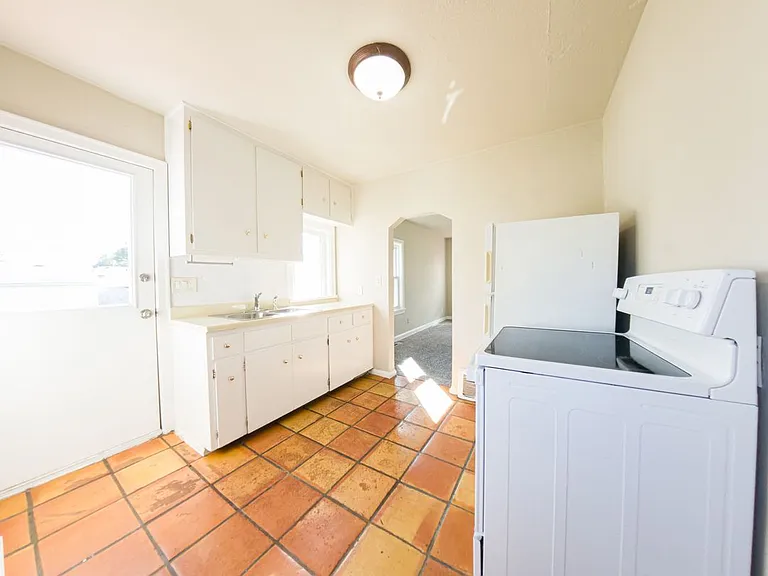1001 Maish Ave — Photo 9