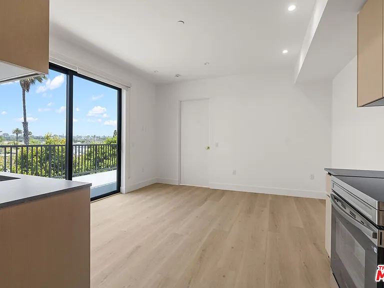 1808 Lincoln Blvd #405 — Photo 4