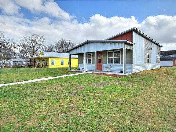 3rd image of 309 Hardeman St