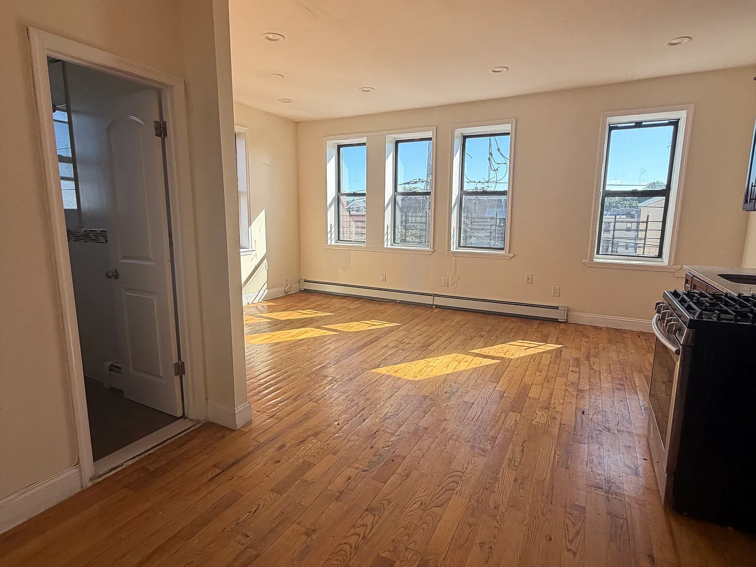 3 bed, $3,454 — Photo 1