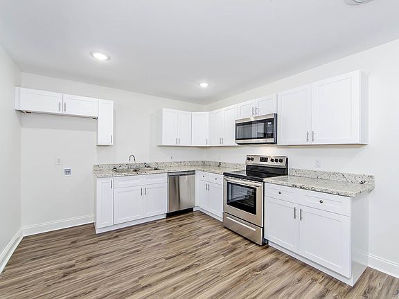 5th image of 1808 Acadian Dr