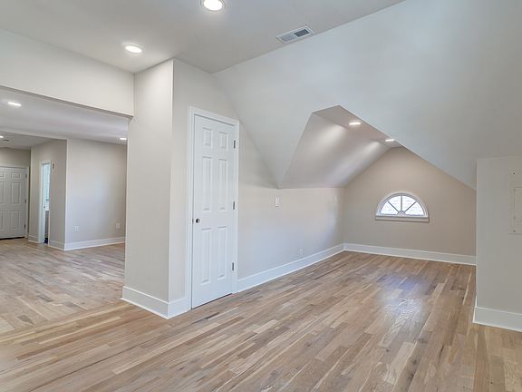 2nd image of 630-632 George St #3B