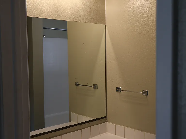 2828 N Julia St — Photo 29