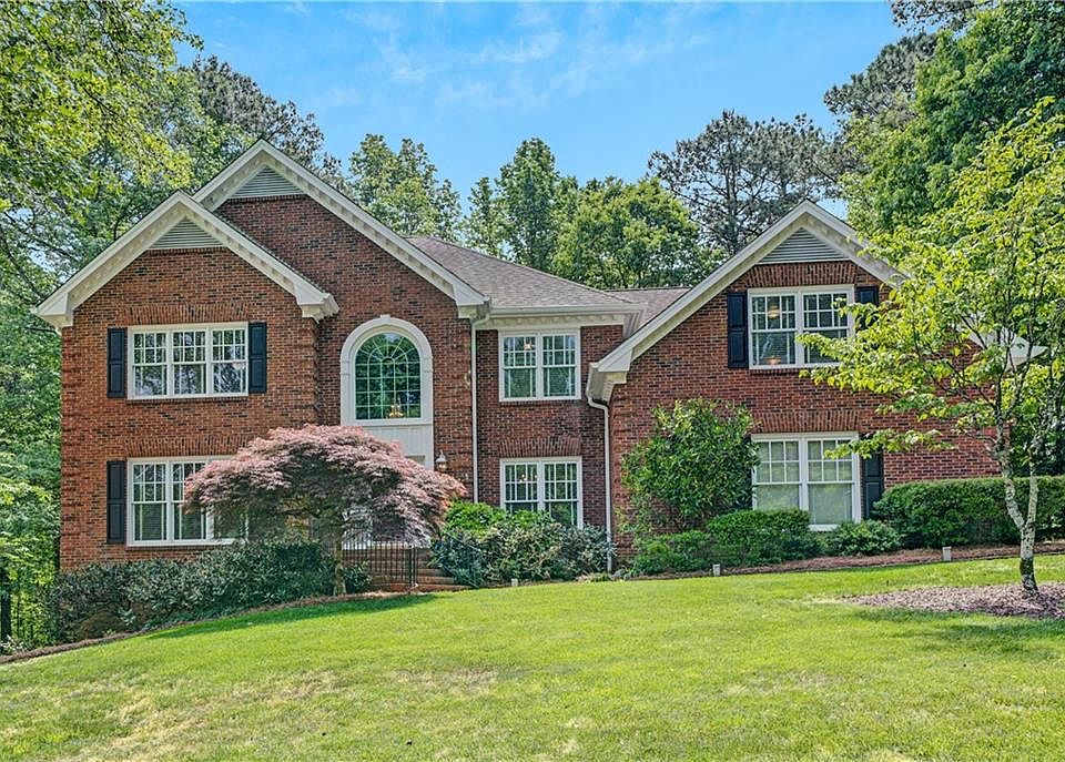 1st image of 520 Mountainbrooke Cir